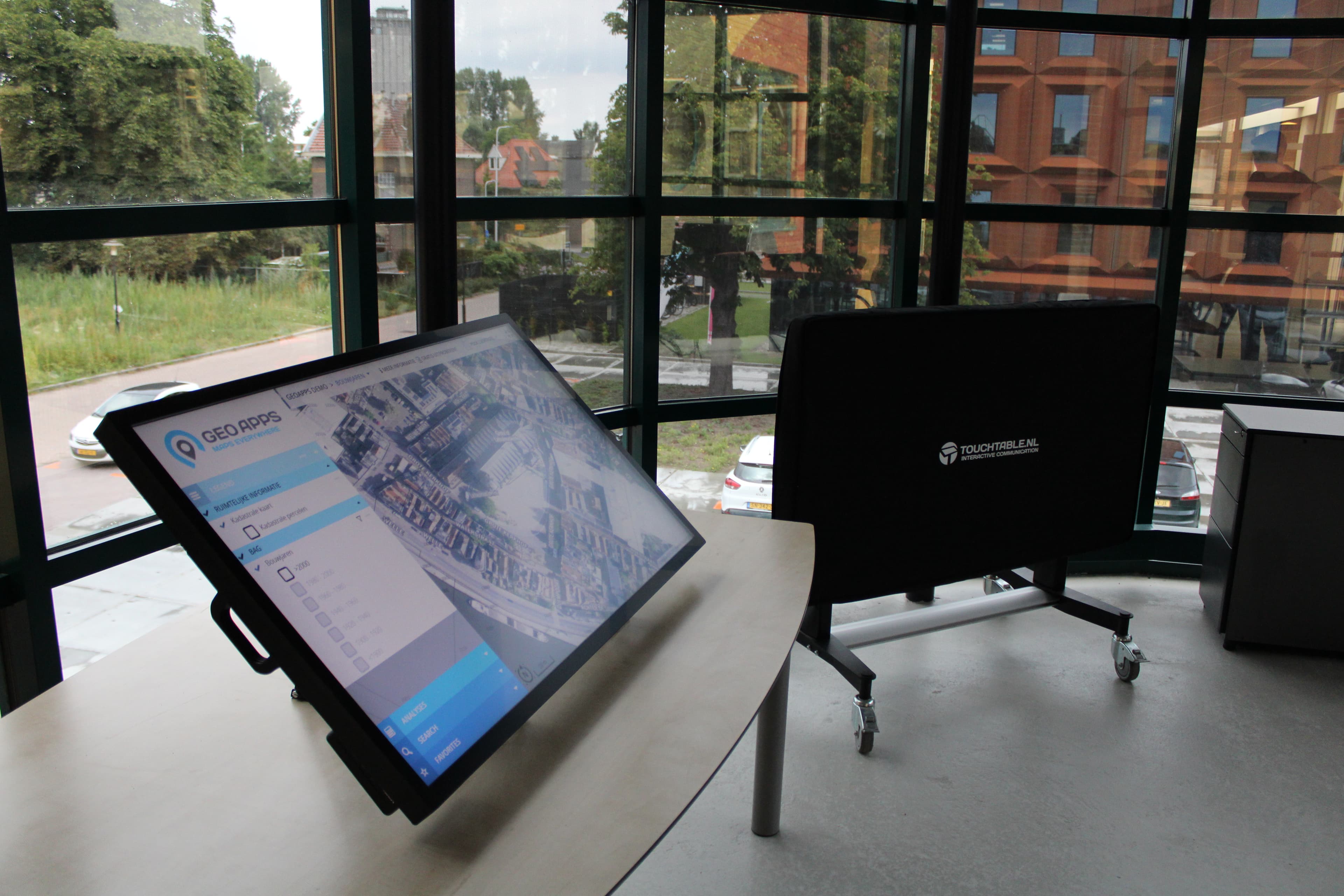 TouchTable Go und Standard als digitale Kartentafel
